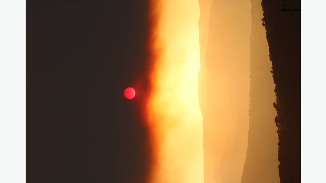 " Les flammes dévorent le Var ".