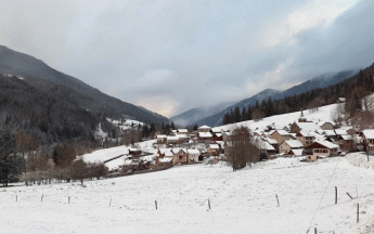 Neige en moyenne montagne : en voie de disparition ? Ici la Ferrière (38) à 945 m d'altitude le dimanche 14 mars 2021 