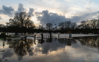 Les pluies ont été abondantes, surtout sur la Bretagne, le Roussillon et la Corse, entraînant des inondations.
