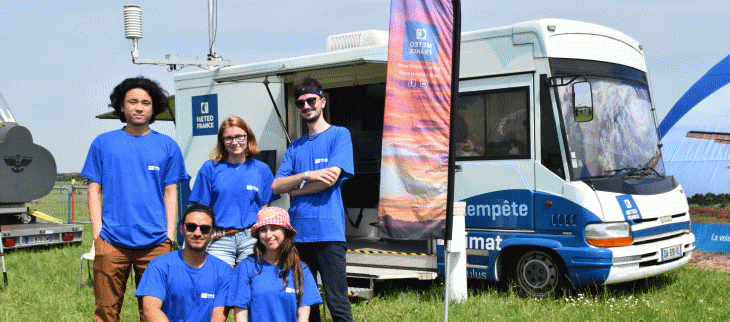 Les étudiants participant à AirExpo2022.
