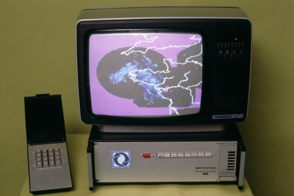 Image radar (réseau Aramis) visualisée à l'aide du système Météotel en 1985. © Météo-France.