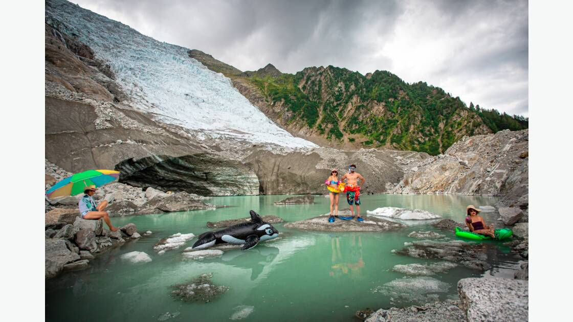 " Fonte des glaces, les glaciers boivent la tasse " par Julia Roger-Veyer. " Fonte des glaces, les glaciers boivent la tasse " par Julia Roger-Veyer.